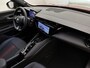 Alfa Romeo Junior SUV Ibrida Speciale Hybrid 136 pk Automaat | Navigatie | Achteruitrijcamera | Voorstoelen Verwarmd | Matrix LED Koplampen | Elektrische Achterklep met Sensor | Keyless Entry/Start | Dodehoek Detectie | Adaptieve Cruise Control | 18" Lichtmetalen Velgen | Apple Carplay/Android Auto |