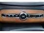 Volvo XC90 T5 250pk AWD Inscription - Panoramisch schuif-/kanteldak - Head up display - Nappaleder - Elektr. verstelbare voorstoelen met geheugen, verwarming, ventilatie & massage - Standkachel - Trekhaak semi elektr. inklapbaar - DAB - IntelliSafe Assist & Surround - Full LED verlichting met bochtenverlichting - Verwarmbaar stuurwiel - Stoelverwarming buitenste zitplaatsen 2e zitrij - Parkeensensoren voor & achter - Parkeercamera achter - Keyless - 20' LMV - Smartphone integratie