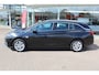 Opel Astra Sports Tourer 1.2-110pk Elegance. Ruime, sportieve, luxe en degelijke gezinswagen ! Autm. airco, stoel- en stuurwiel verw., LED verl., camera, parkeersens. v+a, metallic lak, LM wielen, Apple carplay/Android auto, navigatie, telefoonvoorb., cruise cntrl etc.