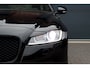 Jaguar XF 2.0t 250 PK Chequered Flag Aut8 | Stoelverwarming | Keyless Entry | Camera | DAB | Leder | Android Auto/Apple Carplay | Alcantara Hemel | Navigatie Pro |