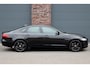 Jaguar XF 2.0t 250 PK Chequered Flag Aut8 | Stoelverwarming | Keyless Entry | Camera | DAB | Leder | Android Auto/Apple Carplay | Alcantara Hemel | Navigatie Pro |