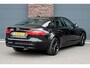 Jaguar XF 2.0t 250 PK Chequered Flag Aut8 | Stoelverwarming | Keyless Entry | Camera | DAB | Leder | Android Auto/Apple Carplay | Alcantara Hemel | Navigatie Pro |