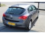 Opel Astra 1.4 Turbo Edition APK t/m 11-10-2025!!MEENEEMPRIJS!!/Airco/Cruise control/Parkeersensoren/Multifunctioneel stuurwiel/Spraakbediening/Radio-CD speler/Bluetooth/Trekhaak/17'' Lichtmetalen velgen/Elektrisch verstelbare spiegels/Elektrische ramen.