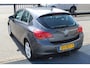 Opel Astra 1.4 Turbo Edition APK t/m 11-10-2025!!MEENEEMPRIJS!!/Airco/Cruise control/Parkeersensoren/Multifunctioneel stuurwiel/Spraakbediening/Radio-CD speler/Bluetooth/Trekhaak/17'' Lichtmetalen velgen/Elektrisch verstelbare spiegels/Elektrische ramen.