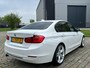 BMW 3-Serie 320d Upgrade Edition Automaat achteruit camera 184pk 19 INCH LMV parkeer sensor open dak leerbekeleding stoelverwarmin