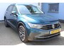 Volkswagen Tiguan 1.4 TSI eHybrid Life Edition 245PK | Achteruitrijcamera | Digital cockpit | Adaptieve cruise controle | Climate controle | Parkeersensoren V+A | Elektrische kofferklep | Keyless entry/start | Navigatie | Apple CarPlay/Android Auto | Schakelmogelijkheid aan stuurwiel |