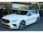 Volvo V60 T6 AWD Ultra Dark | Styling-Pakket | Head-up Display | 360 Camera | Harman/Kardon | Panoramadak | 19-inch | Trekhaak | Styling-Pakket | Head-up Display | 360 Camera | Harman/Kardon | Panoramadak | 19-inch | Trekhaak