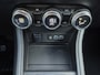 Renault Captur 1.3 mild hybrid 140 techno Handgeschakeld / Apple Carplay Android Auto / Achteruitrijcamera / Keyless Entry/Start / Cruise control / Lichtmetalen wielen 17“ / Navigatie /