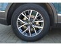 Volkswagen Tiguan 1.4 TSI eHybrid Life Edition | Achteruitrijcamera | Digital cockpit | Adaptieve cruise controle | Climate controle | Parkeersensoren V+A | Elektrische kofferklep | Keyless entry/start | Navigatie | Apple CarPlay/Android Auto | Schakelmogelijkheid aan stuurwiel |