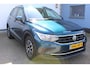 Volkswagen Tiguan 1.4 TSI eHybrid Life Edition | Achteruitrijcamera | Digital cockpit | Adaptieve cruise controle | Climate controle | Parkeersensoren V+A | Elektrische kofferklep | Keyless entry/start | Navigatie | Apple CarPlay/Android Auto | Schakelmogelijkheid aan stuurwiel |