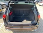 Volkswagen Tiguan 1.5 TSI 150PK DSG R-Line / Digital Cockpit Pro / Parkeersensoren vóór en achter / Getint Glas / 19'' LMV / VW