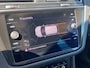 Volkswagen Tiguan 1.5 TSI R-Line / Digital Cockpit Pro / Parkeersensoren vóór en achter / Getint Glas / 19'' LMV / VW