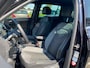 Volkswagen Tiguan 1.5 TSI R-Line / Digital Cockpit Pro / Parkeersensoren vóór en achter / Getint Glas / 19'' LMV / VW