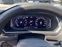 Volkswagen Tiguan 1.5 TSI R-Line / Digital Cockpit Pro / Parkeersensoren vóór en achter / Getint Glas / 19'' LMV / VW