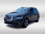 Volkswagen Tiguan 1.5 TSI R-Line / Digital Cockpit Pro / Parkeersensoren vóór en achter / Getint Glas / 19'' LMV / VW