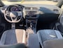 Volkswagen Tiguan 1.5 TSI R-Line / Digital Cockpit Pro / Parkeersensoren vóór en achter / Getint Glas / 19'' LMV / VW