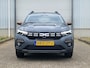Dacia Jogger 1.6 Hybrid 140 Extreme 7p. / Achteruitrijcamera / Apple Carplay & Android Auto (draadloos) / Dode Hoek Detectie / Navigatie / Parkeersensoren / Climate Control / Cruise Control / LED Verlichting /