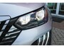 Peugeot 2008 1.2 Hybrid 145PK AUTOMAAT ALLURE | NIEUWE AUTO! | KEYLESS ENTRY/START | PARKEERSENSOREN VOOR + ACHTER  | 17" LICHTMETALEN VELGEN | ADAPTIVE CRUISE CONTROL | CLIMATE CONTROL | STOEL VERWARMING | DRAADLOZE APPLE CARPLAY/ANDROID AUTO |