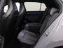 Volkswagen Golf 1.5 eTSI R-Line Business | Climate Control | Panoramadak | Camera | Stoelverwarming | Parkeersensoren | Lichtmetalen Velgen |