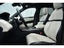 Land Rover Range Rover Velar 3.0 V6 SC AWD First Edition | R-Dynamic | Pano-dak | Luchtvering |