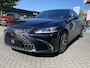 Lexus ES 300h Business Line NWE MODEL BLIND SPOT STUURVERW STOELVERW SCHUIF/KANTELDAK PARK-SENSOREN APPLE CARPLAY/ ANDROID AUTO
