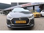 DS 3 110 Pk Benzine *** Performance Line *** Navigatie * Achteruitrij Parkeer Camera * Climate & Cruise Control * Apple Car Play * Vingerhoets: Vierde Generatie Eersteklas Service !