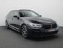 BMW 5-Serie Touring 530e Business Edition 252PK matrix led, trekhaak, head-up display, panoramadak, achteruitrijcamera, alarm, lederen bekleding, stoelverwarming, keyless, side assist, elek. bedienbare achterklep, 19" lichtmetaal