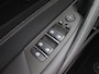 BMW 5-Serie Touring 530e Business Edition 252PK matrix led, trekhaak, head-up display, panoramadak, achteruitrijcamera, alarm, lederen bekleding, stoelverwarming, keyless, side assist, elek. bedienbare achterklep, 19" lichtmetaal