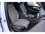 Volvo XC40 B4 211PK Automaat Plus Dark / Adaptive cruise control / Elektrische stoelen / Harman Kardon audio / Pilot assist / BLIS / Stoel en stuur verwarming / Elektrische achterklep / Parkeersensoren met 360 camera / Google infotainment