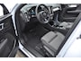 Volvo XC40 B4 211PK Automaat Plus Dark / Adaptive cruise control / Elektrische stoelen / Harman Kardon audio / Pilot assist / BLIS / Stoel en stuur verwarming / Elektrische achterklep / Parkeersensoren met 360 camera / Google infotainment