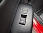 Hyundai Kona Electric Premium TT 65.4 kWh Automaat / Two Tone / Accu SoH 100% / HUD / CCS snelladen / Stuur- en Stoelverwarming / Stoelventilatie voor / Warmtepomp / Rondomzicht camera / Adaptief cruise control / Drie fase laden /