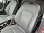 Hyundai Kona Electric Premium TT 65.4 kWh Automaat / Two Tone / Accu SoH 100% / HUD / CCS snelladen / Stuur- en Stoelverwarming / Stoelventilatie voor / Warmtepomp / Rondomzicht camera / Adaptief cruise control / Drie fase laden /