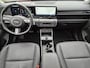Hyundai Kona Electric Premium TT 65.4 kWh Automaat / Two Tone / Accu SoH 100% / HUD / CCS snelladen / Stuur- en Stoelverwarming / Stoelventilatie voor / Warmtepomp / Rondomzicht camera / Adaptief cruise control / Drie fase laden /