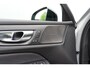 Volvo V60 B4 Automaat Ultimate Dark | Stoel- en Stuurverwarming | Sportstoelen met memory | 360° camera | Adaptieve Cruise Control | Schuif-/kanteldak | Harman Kardon Premium Audio | Head-up Display | Zwarte hemebekleding