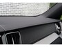 Volvo XC60 2.0 T8 Plug-in hybrid AWD Ultimate Bright | Trekhaak | Luchtvering | 360 Camera | Schuif-/ Kanteldak | Full Led Koplampen | Lederen dashboard | Verwarmd stuurwiel | Stoelverwarming |
