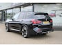 BMW iX3 High Executive 80 kWh , Automaat, Trekhaak, Wit Leder, Harman/Kardon, Pano. dak, Adap. Cruise, Navi, Stoelverwarming, Stuurverwarming, LMV 20 Inch, Stoelgeheugen, HUD, Clima, Apple Carplay, 360 Camera, Stuurassistent, Elektrische achterklep, Parkeerhulp