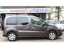 Citroën Berlingo 110 Pk Benzine * 5-Persoons * Hoge Zit * Luxe Uitvoering * Navigatie * Achteruitrij Camera * Voor en Achter ook Parkeer Sensoren * Cruise & Climate Control * Distributieriem 2024 Vervangen * Apple Car Play * Vingerhoets; Vierde Generatie Eersteklas Service !