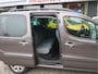 Citroën Berlingo 110 Pk Benzine * 5-Persoons * Hoge Zit * Luxe Uitvoering * Navigatie * Achteruitrij Camera * Voor en Achter ook Parkeer Sensoren * Cruise & Climate Control * Distributieriem 2024 Vervangen * Apple Car Play * Vingerhoets; Vierde Generatie Eersteklas Service !