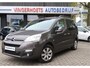 Citroën Berlingo 110 Pk Benzine * 5-Persoons * Hoge Zit * Luxe Uitvoering * Navigatie * Achteruitrij Camera * Voor en Achter ook Parkeer Sensoren * Cruise & Climate Control * Distributieriem 2024 Vervangen * Apple Car Play * Vingerhoets; Vierde Generatie Eersteklas Service !