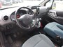 Citroën Berlingo 110 Pk Benzine * 5-Persoons * Hoge Zit * Luxe Uitvoering * Navigatie * Achteruitrij Camera * Voor en Achter ook Parkeer Sensoren * Cruise & Climate Control * Distributieriem 2024 Vervangen * Apple Car Play * Vingerhoets; Vierde Generatie Eersteklas Service !