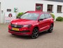 Skoda Karoq 1.5 TSI ACT Greentech 150pk DSG-7 Sportline Business/ Trekhaak/ 19 Inch velgen/ Keyless/ DAB/ Stoelverwarming/ Camera/ 1 Eigenaar/ Origineel NL/ NAP