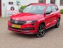 Skoda Karoq 1.5 TSI ACT Greentech 150pk DSG-7 Sportline Business/ Trekhaak/ 19 Inch velgen/ Keyless/ DAB/ Stoelverwarming/ Camera/ 1 Eigenaar/ Origineel NL/ NAP