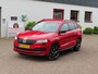 Skoda Karoq 1.5 TSI ACT Greentech 150pk DSG-7 Sportline Business/ Trekhaak/ 19 Inch velgen/ Keyless/ DAB/ Stoelverwarming/ Camera/ 1 Eigenaar/ Origineel NL/ NAP