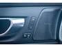 Volvo XC60 B4 Diesel AWD Aut. Inscription | Adaptieve Cruise Control | Dodehoek Detectie | Harman Kardon Audio | Trekhaak | Adaptieve Koplampen | 360 Camera | Getint Glas | Lederen Dashboard | Lederen bekleding
