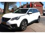 Peugeot 5008 Superluxe 7-Persoons 130 Pk Benzine * Open Schuifdak * 1/2 Lederen Interieur * Voor en Achter Parkeersensoren * Climate & Cruise Control * L.M. Velgen * Apple Car Play & Android Auto voor Google Maps & Spotify * Vingerhoets; Vierde Generatie Eersteklas Service !
