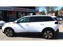 Peugeot 5008 Superluxe 7-Persoons 130 Pk Benzine * Open Schuifdak * 1/2 Lederen Interieur * Voor en Achter Parkeersensoren * Climate & Cruise Control * L.M. Velgen * Apple Car Play & Android Auto voor Google Maps & Spotify * Vingerhoets; Vierde Generatie Eersteklas Service !