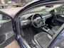 Volkswagen Passat 2.0 TSI Highline sedan, 2e eigenaar , full options, dealer onderhouden auto, n.a.p km, nwe apk * rijklaarprijs *