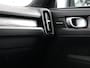 Volvo EX40 Twin Motor Performance Ultra Black Edition 82 kWh / Trekhaak / PIXEL LED / Nubuck / Schuif kantel dak / Stoel en stuurverwarming / Pilot Assist / BLIS /