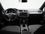 Volkswagen Tiguan 1.4 TSI Comfortline Business R 125 PK GERESERVEERD | Navigatie | Airco | Apple carplay | Cruise control | Lane Assist | Achterbank in delen neerklapbaar | Start-stopsysteem | Stuur Multifunctioneel |
