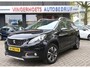 Peugeot 2008 130 Pk Benzine * Luxe Allure * Zwart * Navigatie * 1/2 Lederen Interieur * Achteruitrij Camera & Parkeer Sensoren * Climate & Cruise Control * Vingerhoets; Vierde Generatie Eersteklas Service !